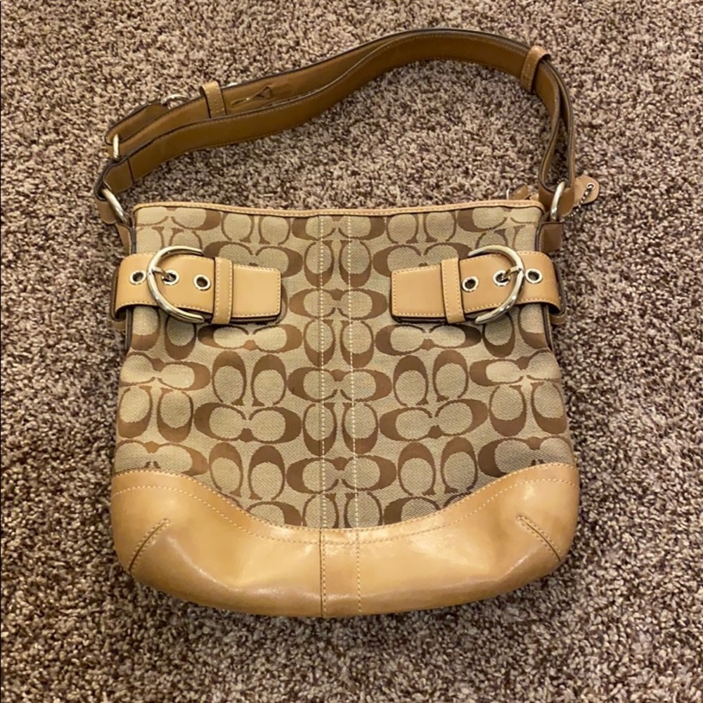 Coach Purse J05k-3574, adjustable strap-very clean